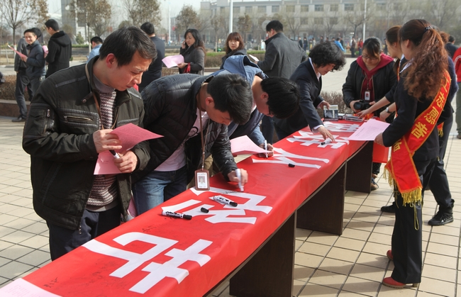 阳城煤电女工以倡议节俭庆祝妇女节