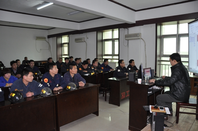 义桥煤矿举办青安岗员培训班