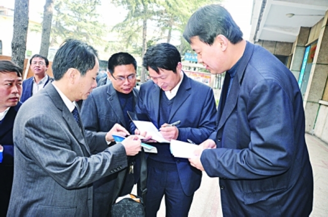 济宁能源发展集团33人到中平能化集团七星公司学习“白国周班组管理法”