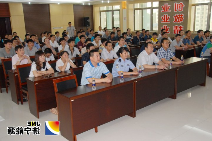 霄云煤矿举办汽车驾驶员行车安全专题培训