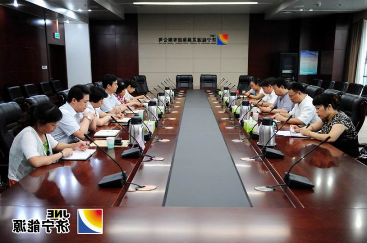 市档案局局长刘凡营一行到集团公司检查指导档案管理工作