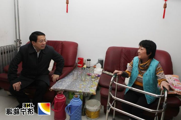 梅永红到十八大代表潘兴喜家走访慰问