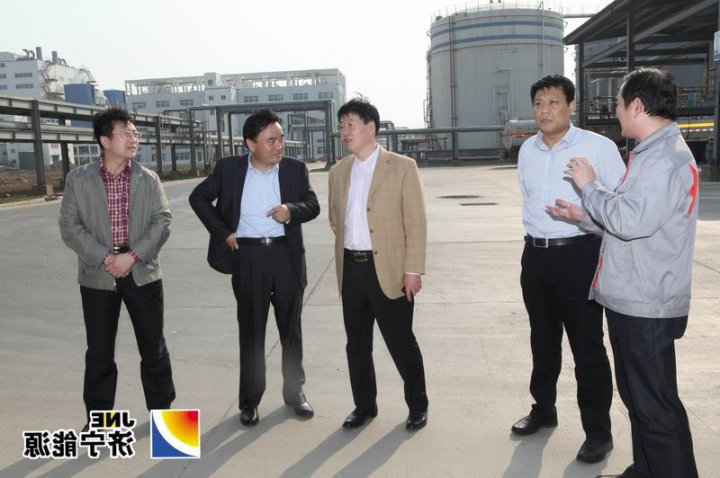 张广宇会见潍坊亚星集团董事长曹希波