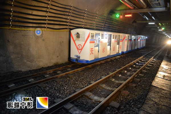 安居煤矿井下-940水平人车投入使用