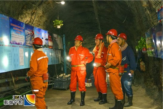 张广宇国庆节放假期间到安居煤矿检查指导工作