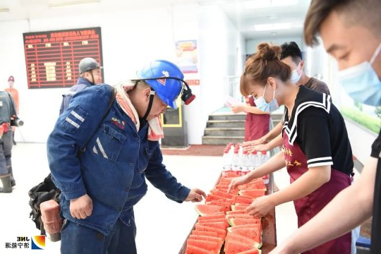 集团公司为职工送上“夏季清凉”大礼包