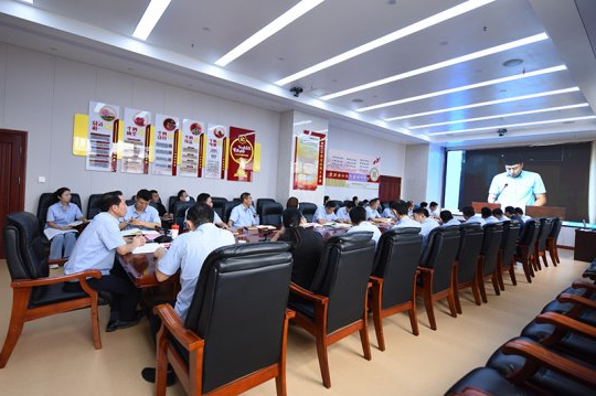 金桥煤矿组织收看徐义平先进事迹报告会