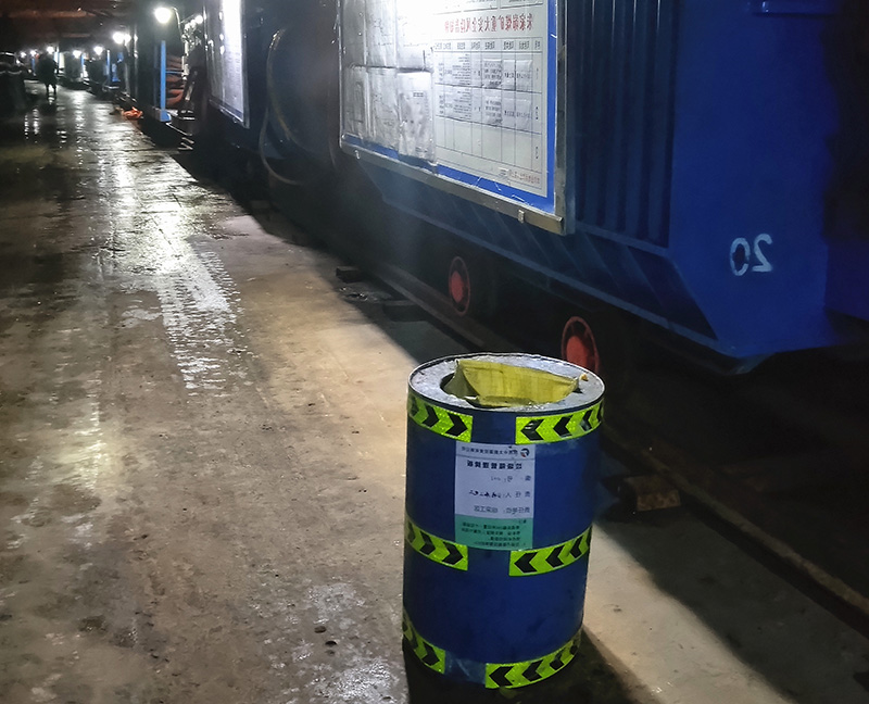 2021年9月2日朱家峁煤矿“靓丽”垃圾箱  绿色又环保（周仓龙摄）.jpg