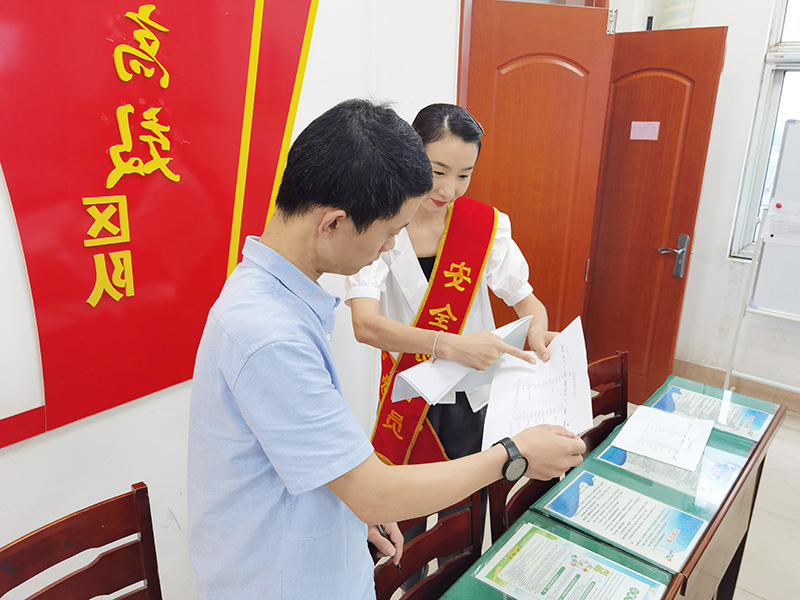 9月4日，义桥煤矿开展“满意度调查”活动提升职工“幸福指数”。（梁益庆 摄）1.jpg