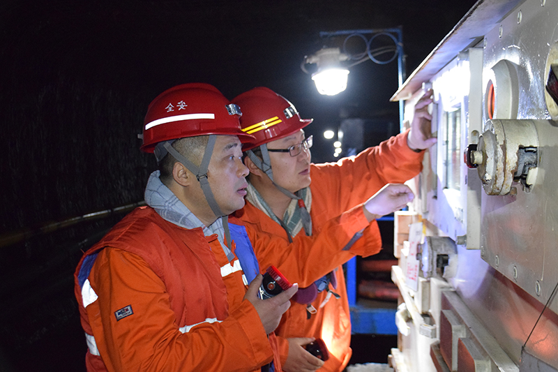 2021年9月25日朱家峁煤矿聚力“五大攻坚”筑牢安全线（伍国辉摄） (2).jpg