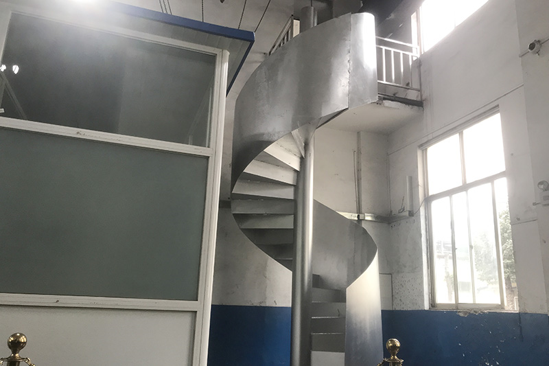 2021.11.15金桥煤矿：旋转小楼梯  技术大跨越（宋苗苗 宋士伟）.jpg