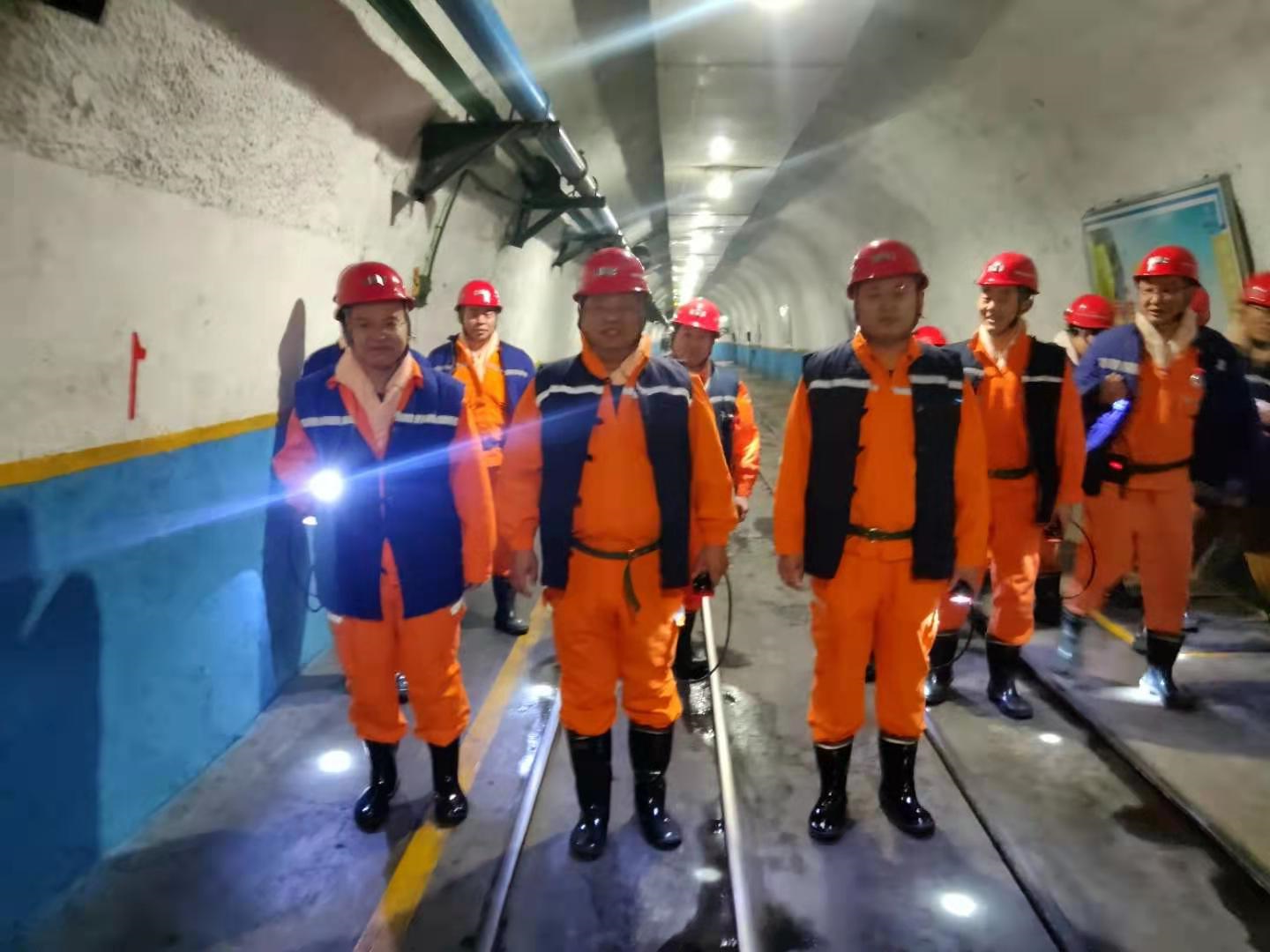 2021年12月14日，国家矿山安全监察局山东局监察执法三处检查组到运河煤矿开展安全监察（周法乐 王振明 徐秀娇） (2).jpg