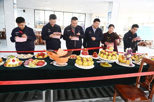 巧手比拼花样面点  巾帼创意花落谁家——霄云煤矿开展“三八”妇女节系列活动