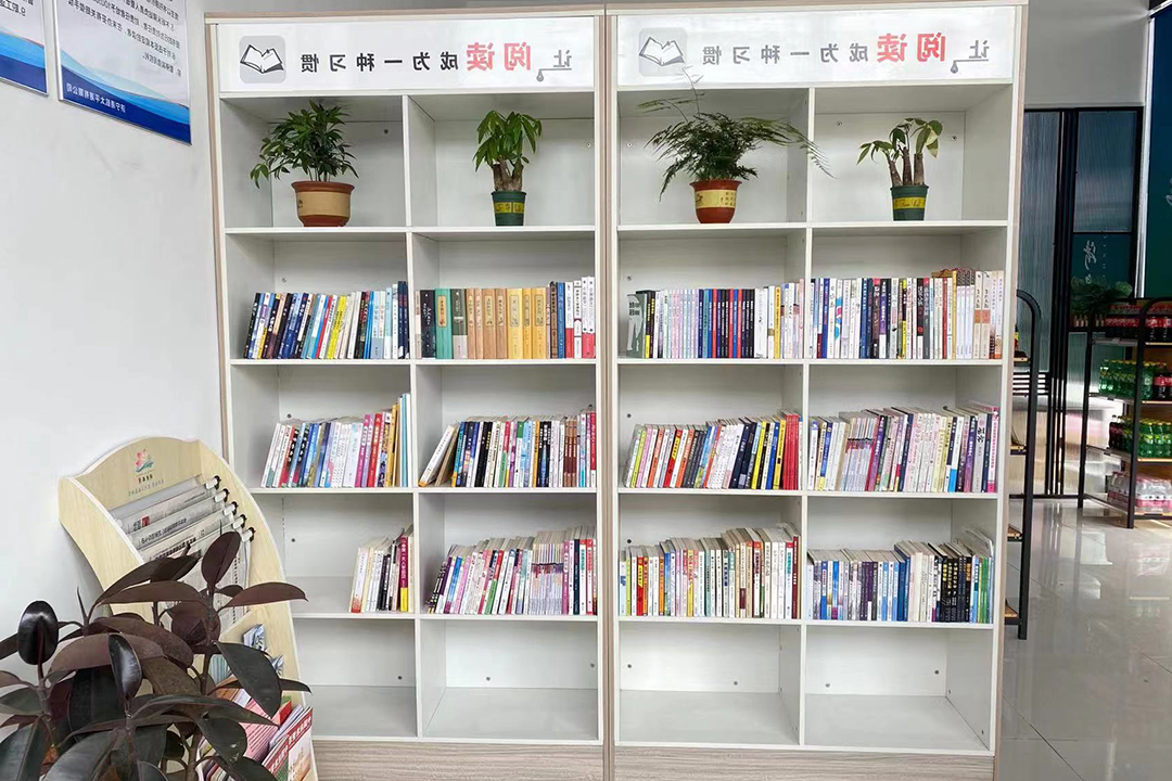 太平港-太平港环保驿站开展“共享书香”书籍捐赠活动（张冬宁） (2).jpg