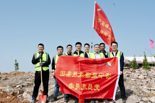 经济导报·多彩济宁丨济宁能源发展集团参加全市“万名干部绿化荒山”行动
