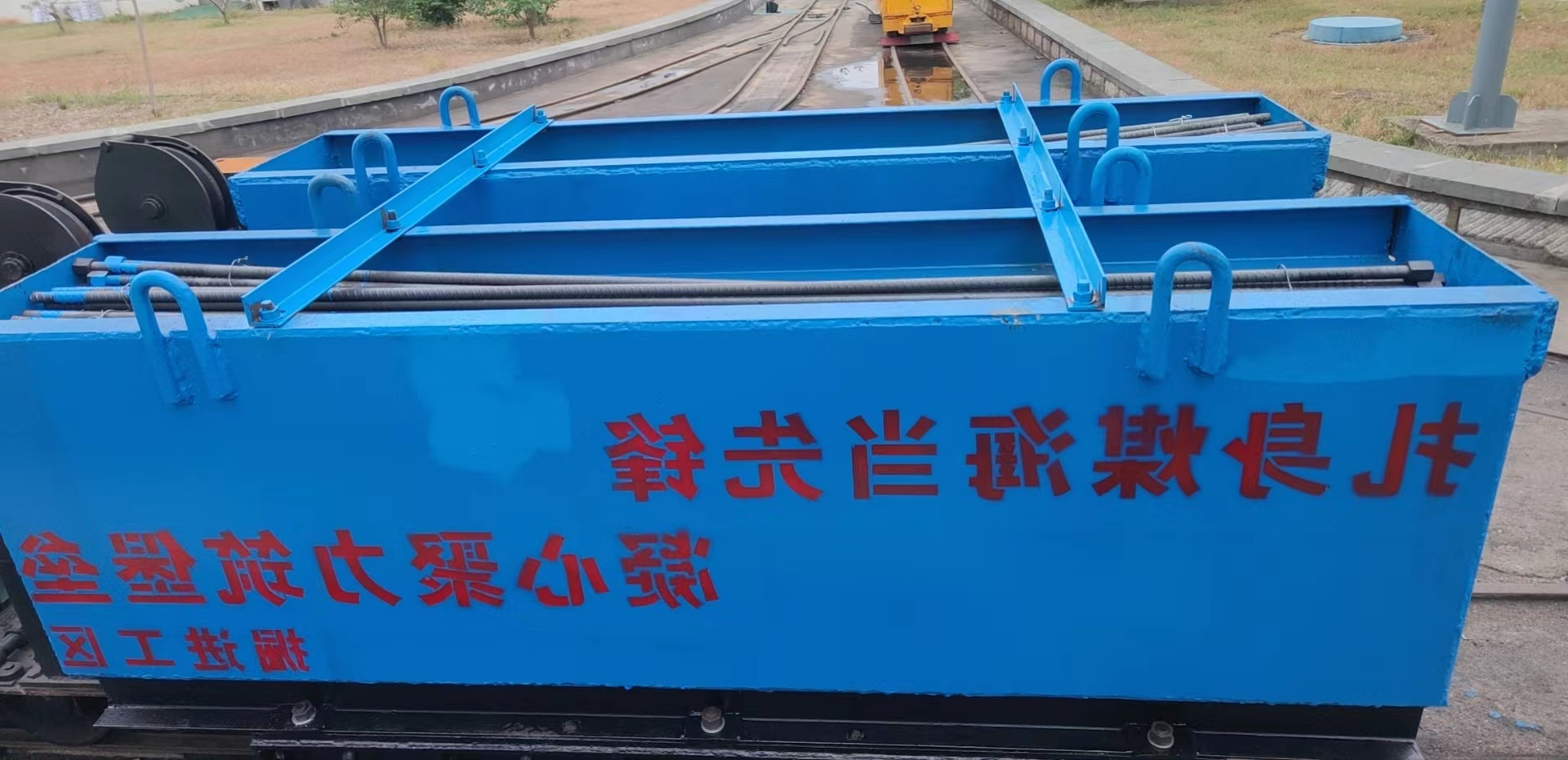 花园煤矿集装箱一站式速递  打造井下移动式料场.jpg