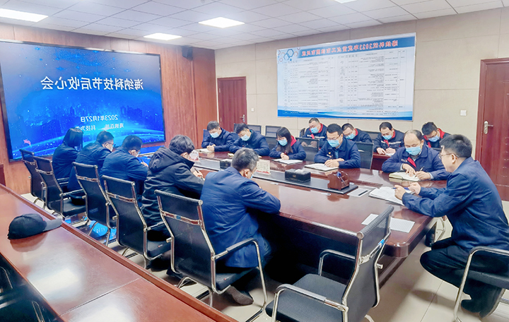 2023 年 1 月 27 日，海纳科技召开春节后开工收心会。图为党总支副书记朱凯正在和各部门负责人开会。（地点：海纳科技，拍摄：赵挺）.jpg