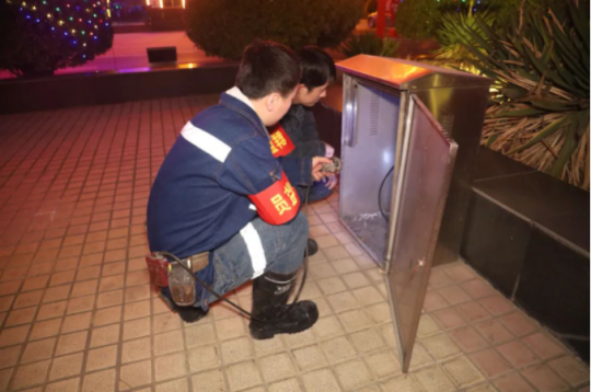 群监员夜间突击检查，运河煤矿筑牢安全第二道防线