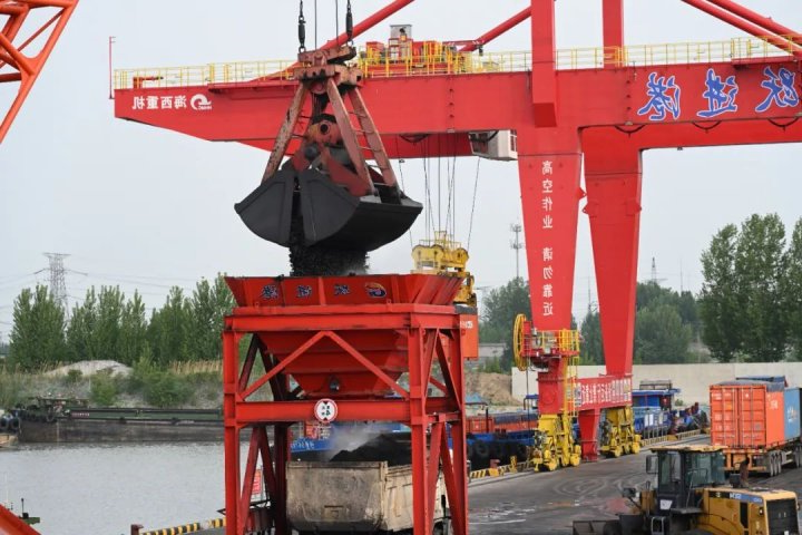 形势任务教育丨节省费用50万，跃进港自制卸载筒仓实现货不落地