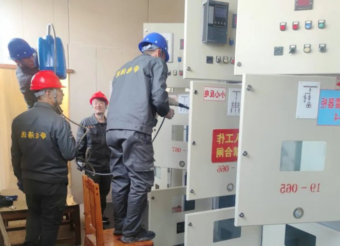 阳城煤矿配电设备带电“冲凉”助力迎峰度夏