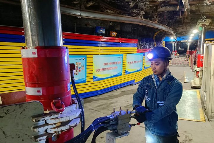 与榜样同行丨采煤战线上的“勇三郎”