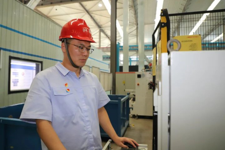 “奋进千亿中的基层优秀共产党员”先进事迹（8）