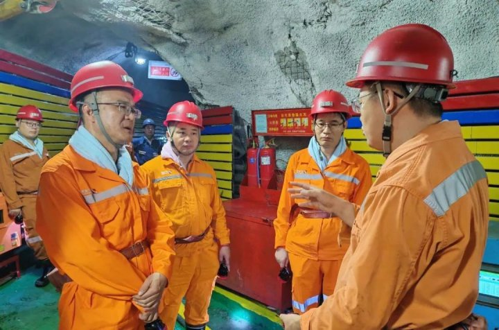 国家矿山安全监察局山东局领导到花园煤矿检查指导工作