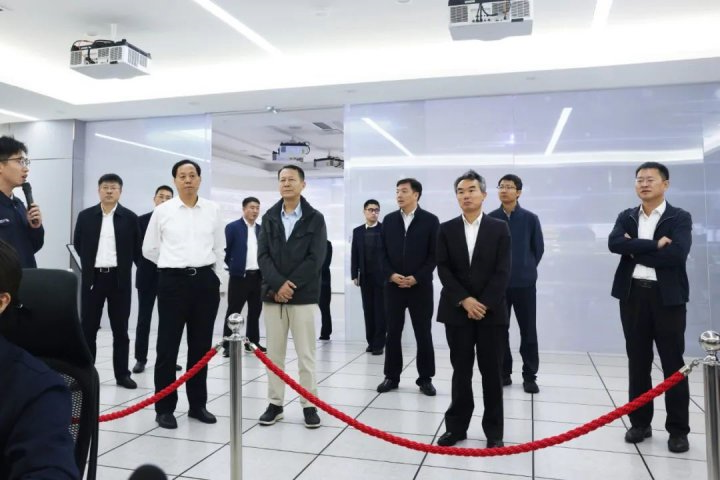 省委金融办领导到龙拱港参观调研