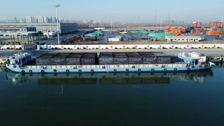 “济宁港航9001”LNG动力内河集装箱运输船首航仪式圆满举行