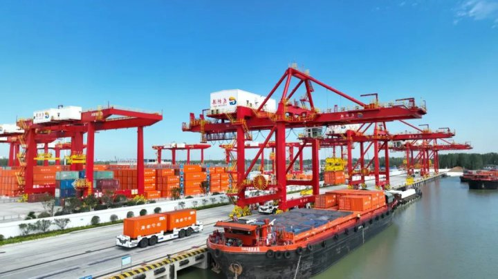 人民网丨龙拱港“科技+融合”绘就内河航运黄金走廊