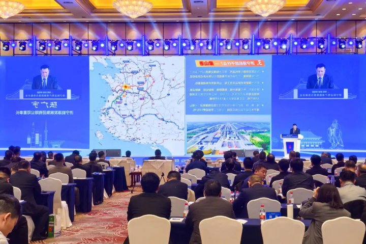 济宁标志性产业链投资合作推介会举行，张广宇作港航资源推介