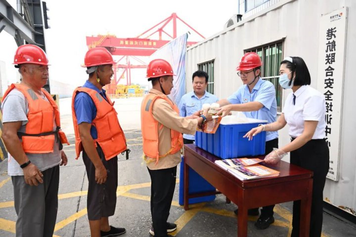 从“舌尖”到“心尖”，梁山港暖心服务织密船员“幸福网”
